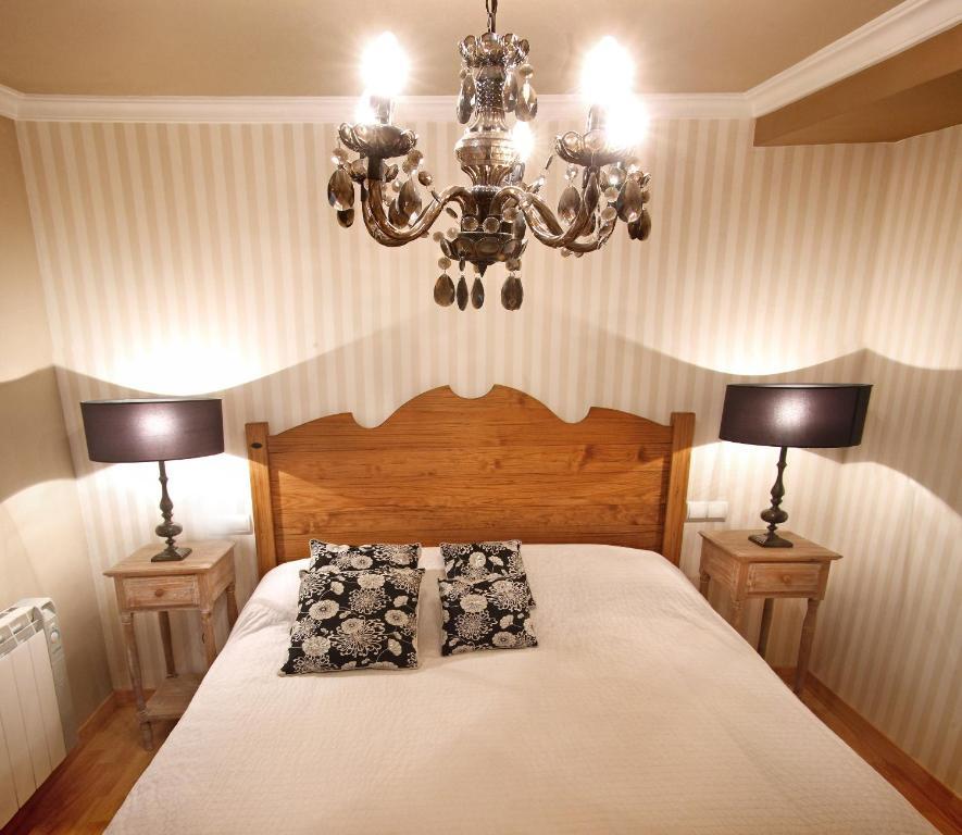 Apartamentos Alcoba De Baco Barbastro Zimmer foto