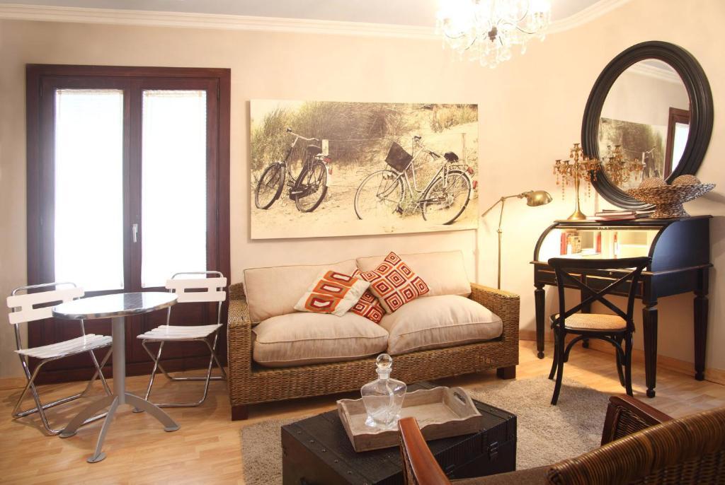 Apartamentos Alcoba De Baco Barbastro Zimmer foto
