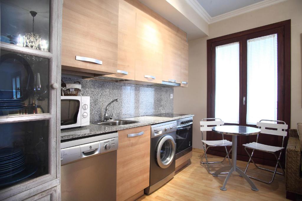Apartamentos Alcoba De Baco Barbastro Zimmer foto
