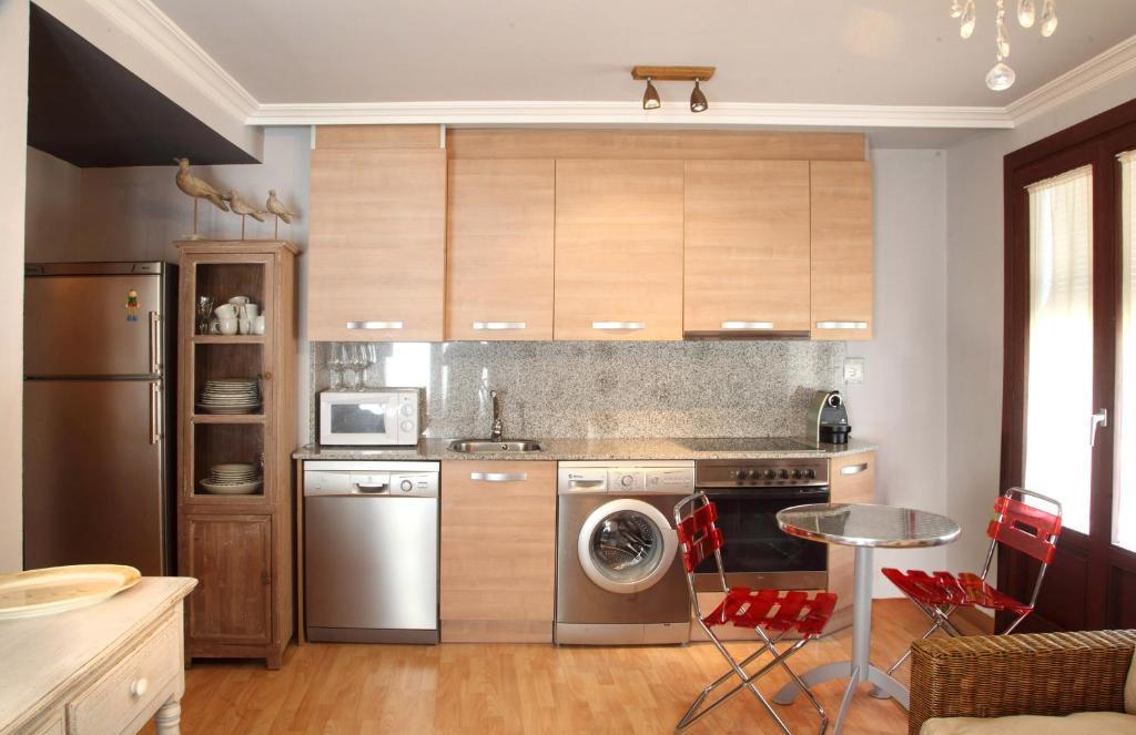 Apartamentos Alcoba De Baco Barbastro Zimmer foto