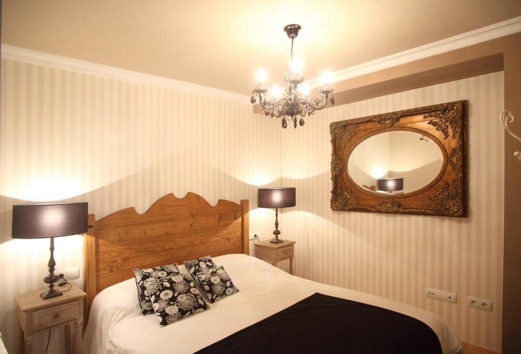Apartamentos Alcoba De Baco Barbastro Zimmer foto